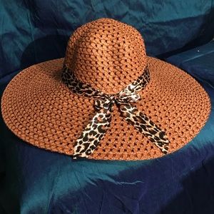 Chic summer straw hats.